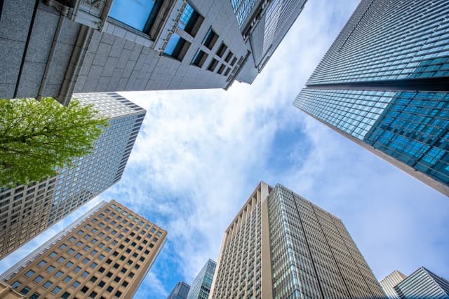 都市部 vs 地方：不動産投資はどちらが有利か？エリア選びの考え方