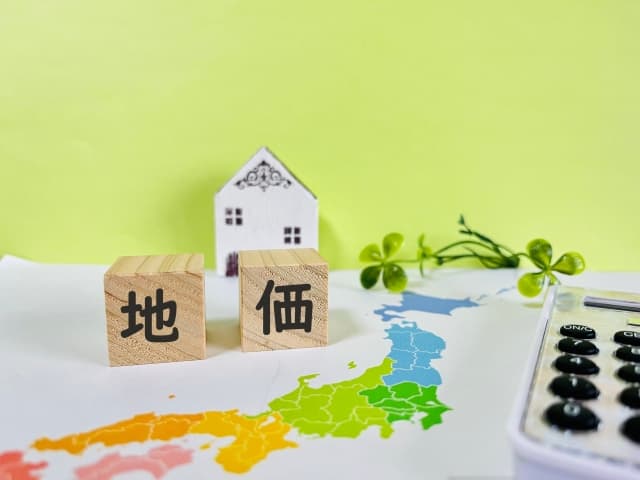 路線価とは？調べ方と相続税・贈与税への影響をわかりやすく解説【税理士監修】